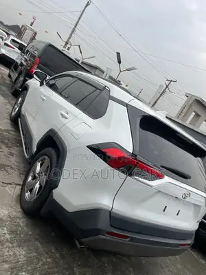 Toyota RAV4 2021 White