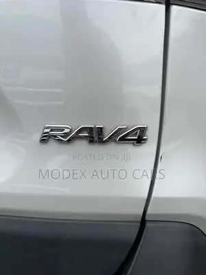 Toyota RAV4 2021 White