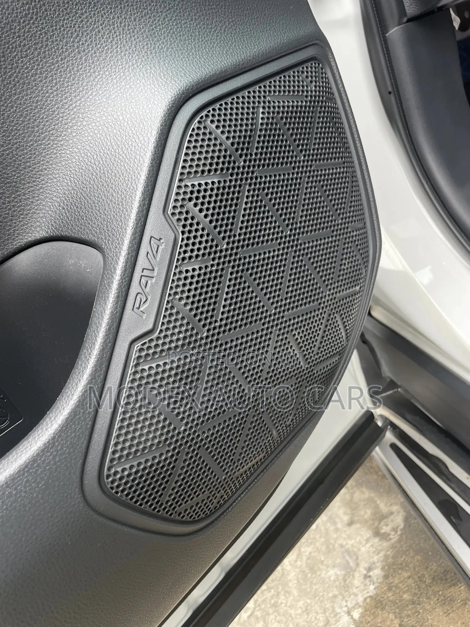 Toyota RAV4 2021 White
