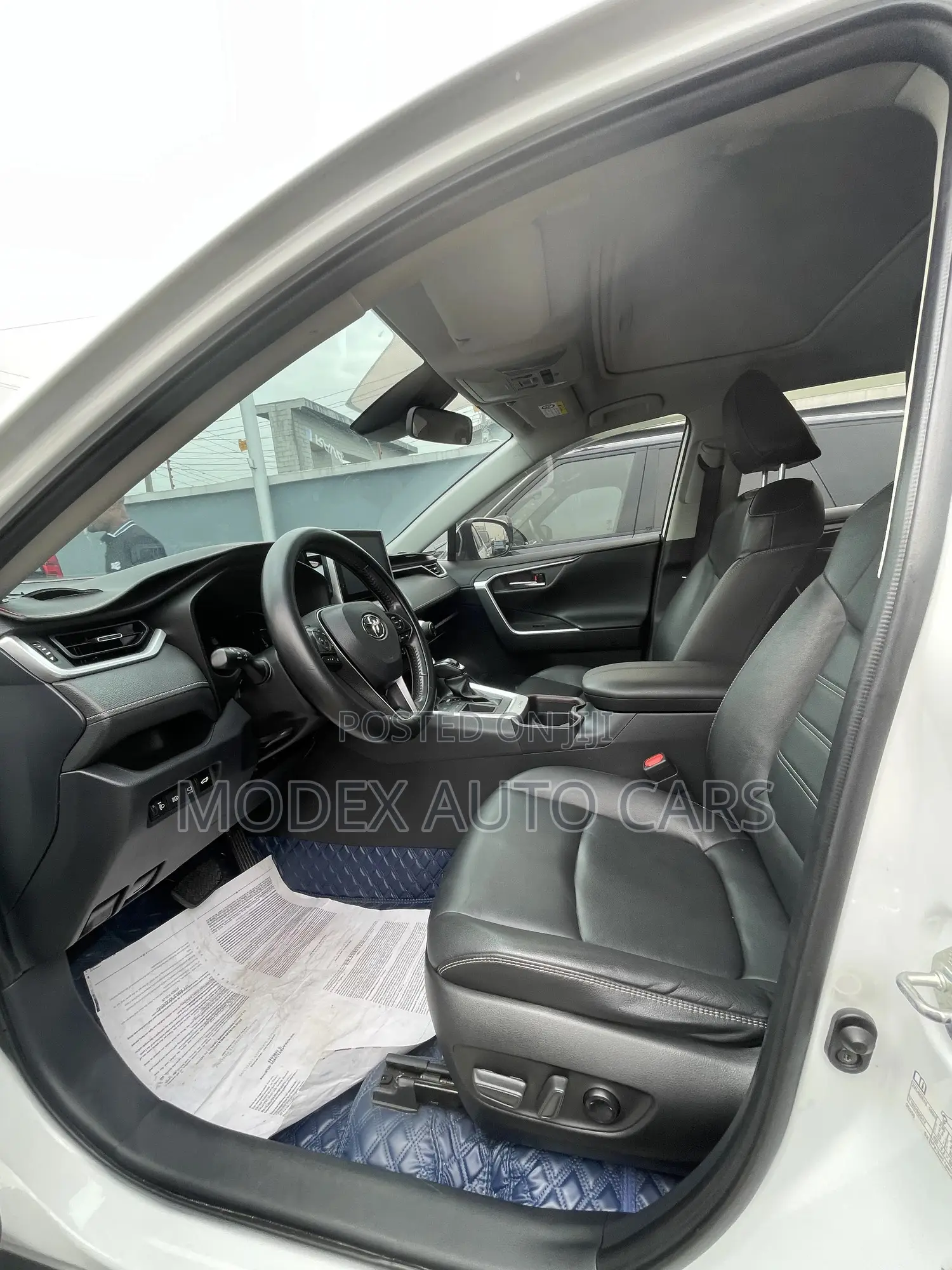 Toyota RAV4 2021 White