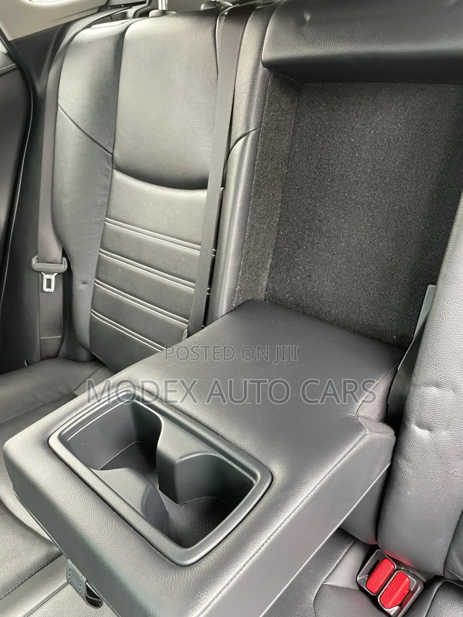Toyota RAV4 2021 White