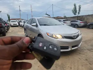 Toyota Camry SE Sport 4dr Sedan w/Prod. End 11/13 (2.5L 4cyl 6A) 2014