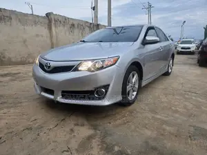 Toyota Camry SE Sport 4dr Sedan w/Prod. End 11/13 (2.5L 4cyl 6A) 2014