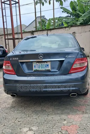 Mercedes-Benz C300 2011 Gray
