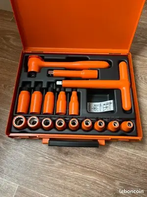 Facom 17-Piece Metric Insulated Socket Set