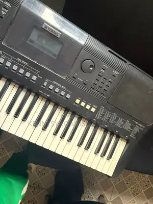 Yamaha Psr E463