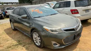 Toyota Avalon XLE Premium Sedan FWD (3.5L 6cyl 6A) 2013 Green