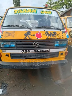 Volkswagen Transporter 1985 Yellow