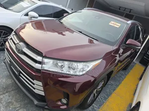 Toyota Highlander XLE 4x4 V6 (3.5L 6cyl 8A) 2017 Burgundy