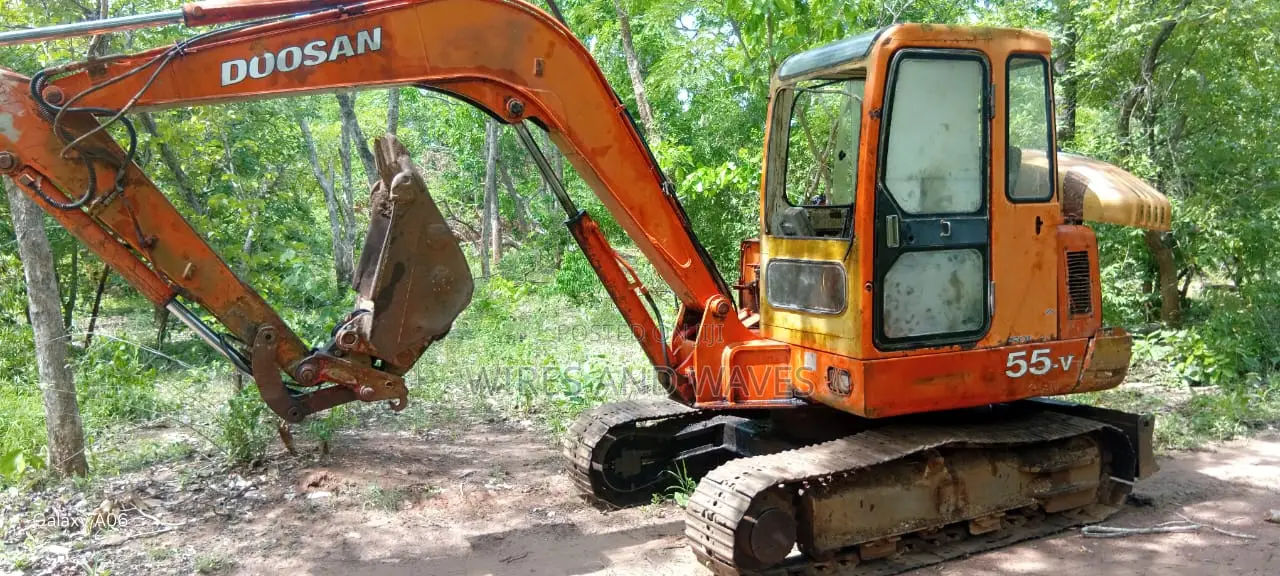 Doosan Solar 55v Mini Excavator With Hammer Line
