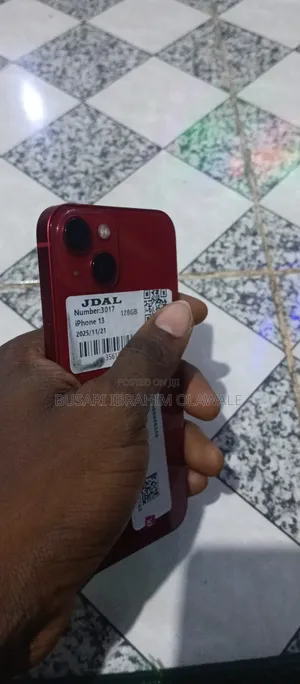 Apple iPhone 13 128 GB Red