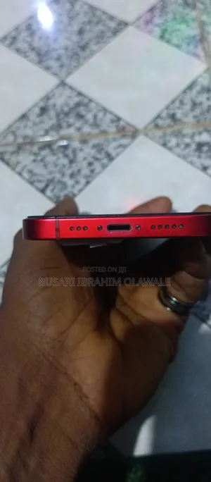 Apple iPhone 13 128 GB Red