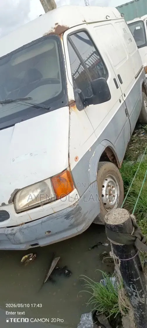 Ford Transit 2000 White