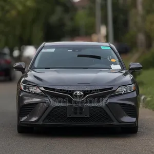 Toyota Camry SE FWD (2.5L 4cyl 8AM) 2018 Gray
