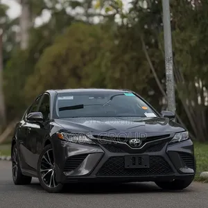 Toyota Camry SE FWD (2.5L 4cyl 8AM) 2018 Gray