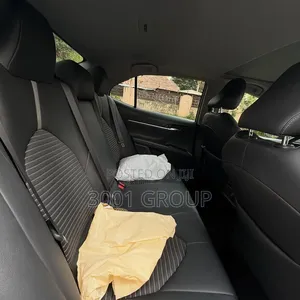 Toyota Camry SE FWD (2.5L 4cyl 8AM) 2018 Gray