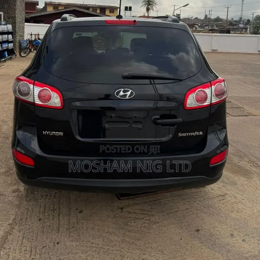 Hyundai Santa Fe 2010 Black