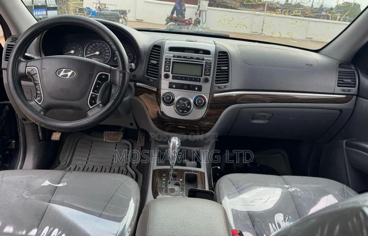 Hyundai Santa Fe 2010 Black