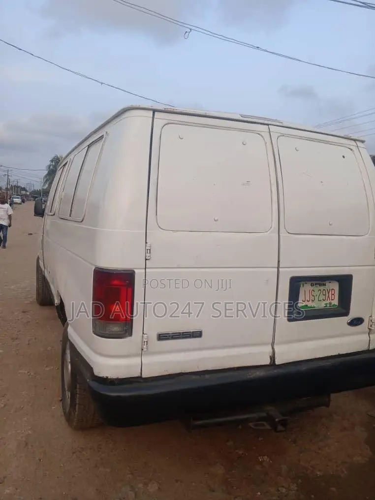 Ford E250 2006 White