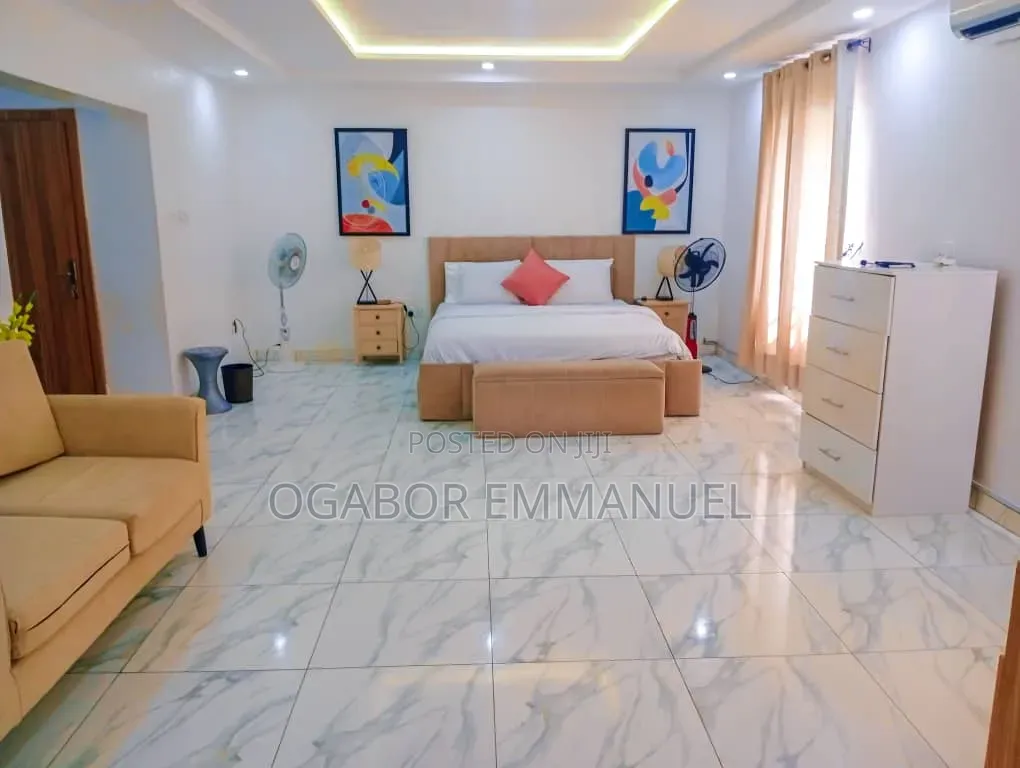 B Cluster Apartment