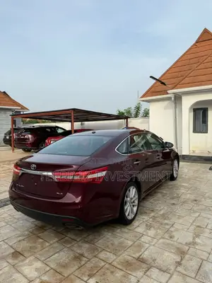 Toyota Avalon XLE Premium Sedan FWD (3.5L 6cyl 6A) 2013 Burgundy