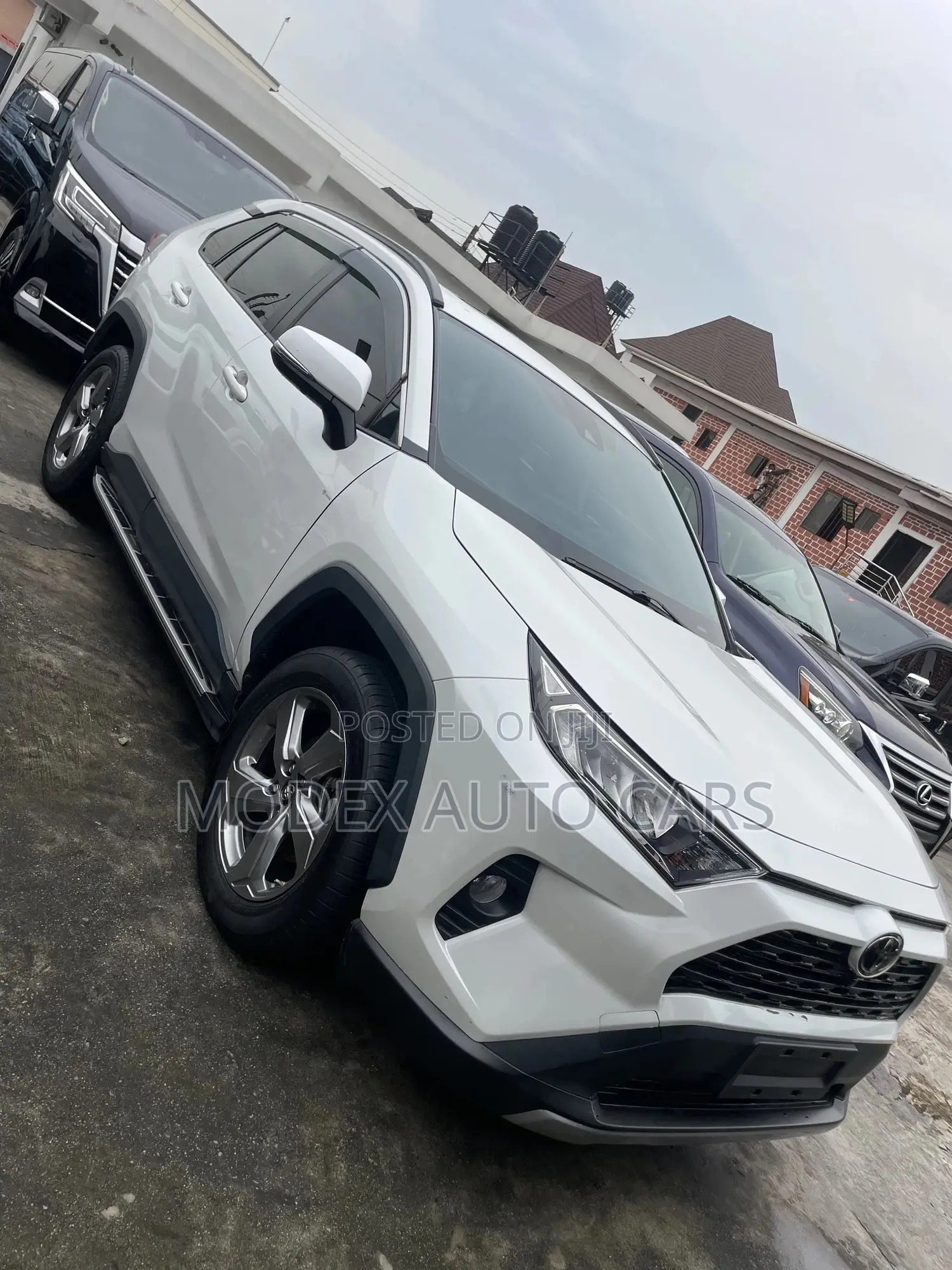 Toyota RAV4 2021 White