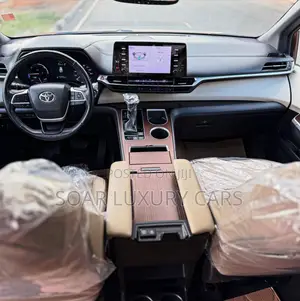 Toyota Sienna XLE 2022 Brown