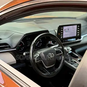 Toyota Sienna XLE 2022 Brown
