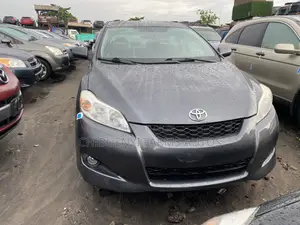 Toyota Matrix Hatchback FWD (1.8L 4cyl 5M) 2010 Gray