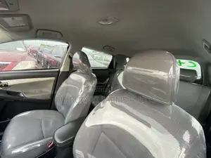 Toyota Matrix Hatchback FWD (1.8L 4cyl 5M) 2010 Gray