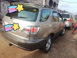 Lexus RX 300 2WD 2000 Gold