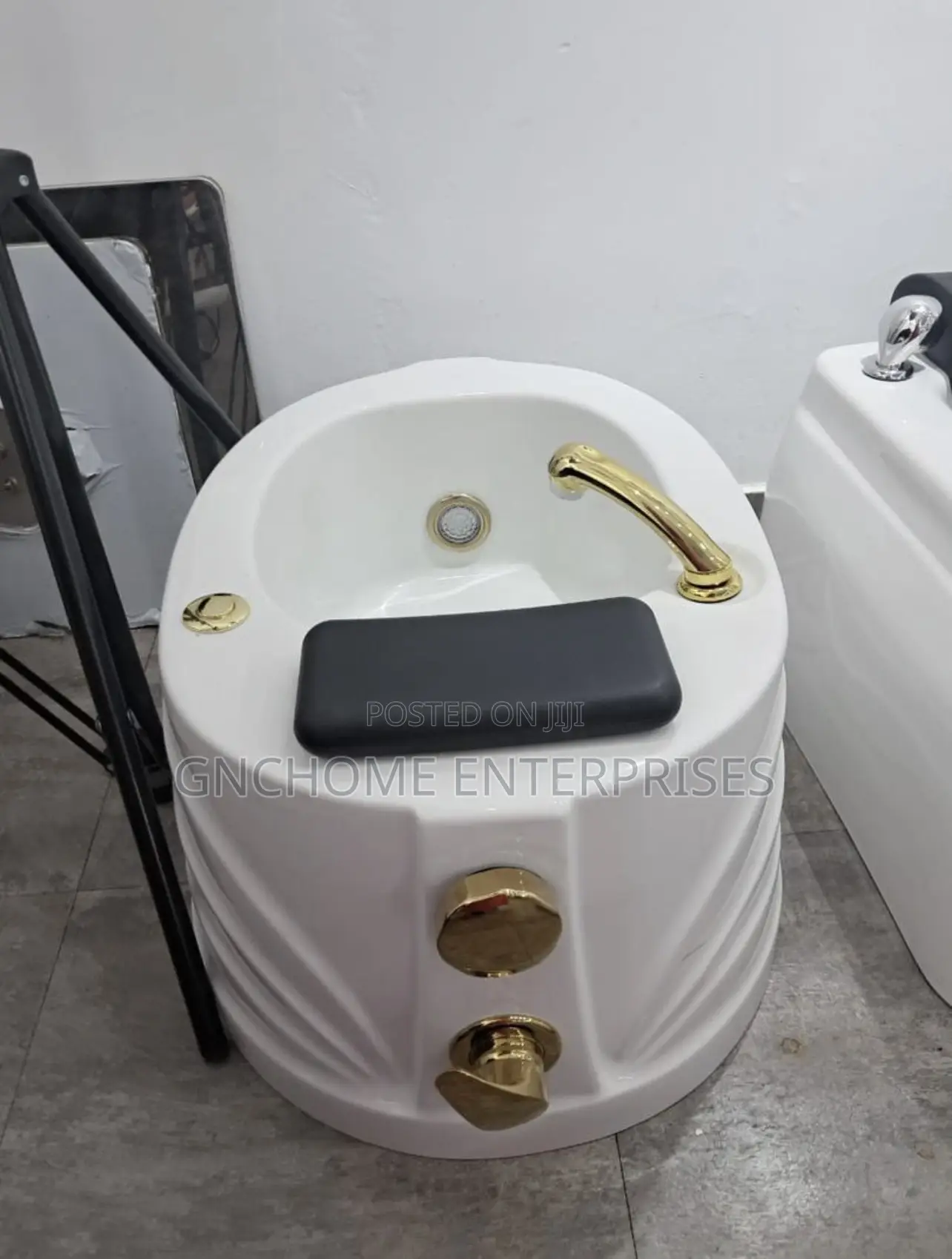 Pedicure Basin Gold