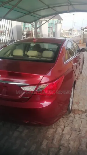 Hyundai Sonata 2011 Red