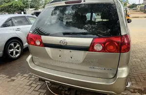 Toyota Sienna LE 4WD 2007 Gold