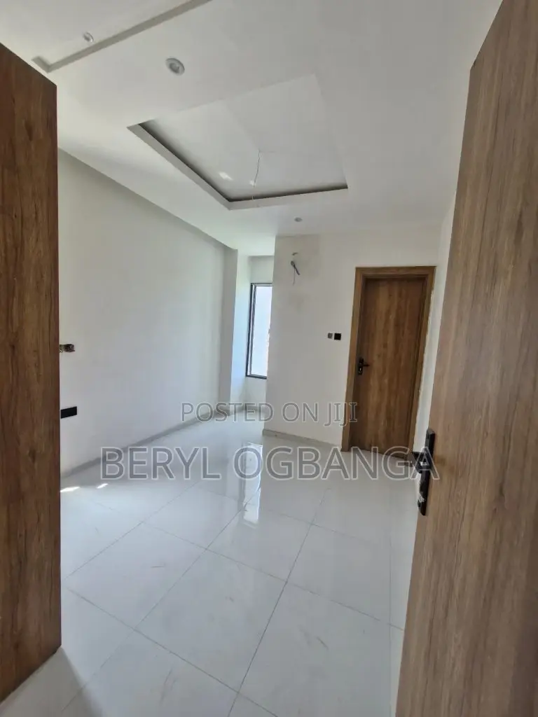 5bdrm Duplex in Ikate for sale