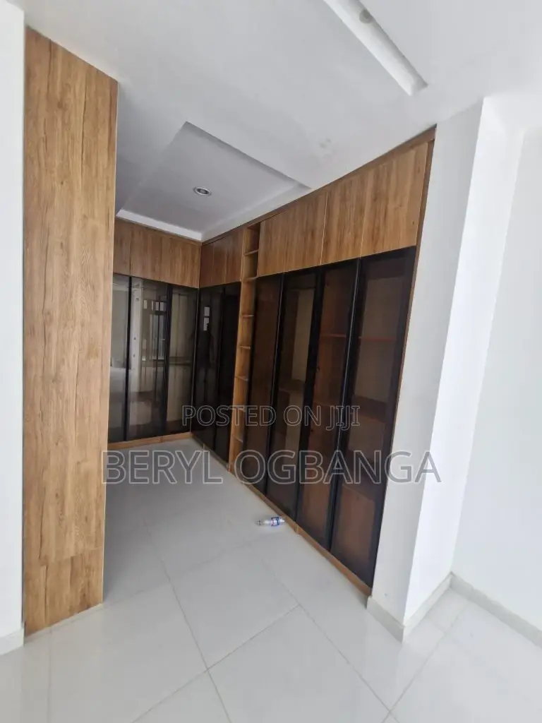 5bdrm Duplex in Ikate for sale
