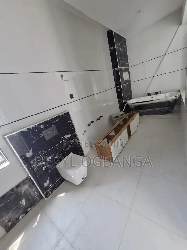 5bdrm Duplex in Ikate for sale