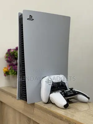 Ps5 + 2pads + 1game