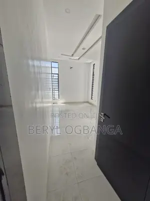 5bdrm Duplex in Chevron for sale
