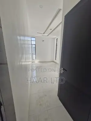 5bdrm Duplex in Chevron for sale