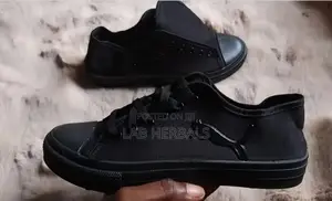 Black Tennis Shoes