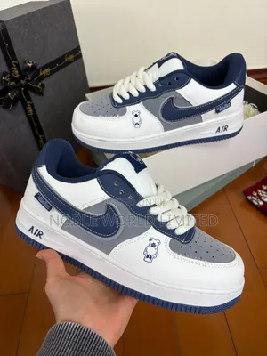 Sleek.Nike Unisex Sneakers Cw 9t