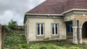 3bdrm House in On Muslim Bridge, Oluyole Estate for sale