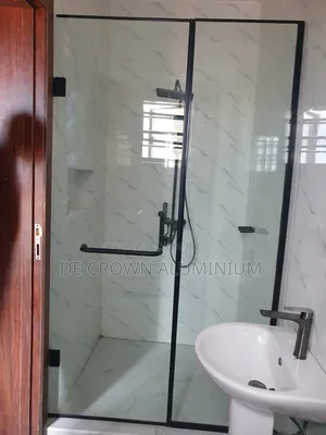 10mm Tempered Shower Glass Cubicle With Black Accessories