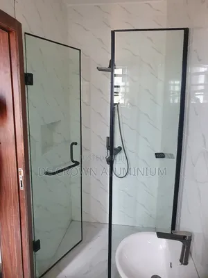 10mm Tempered Shower Glass Cubicle With Black Accessories
