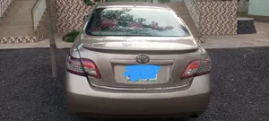 Toyota Camry SE 4dr Sedan (2.5L 4cyl 6AM) 2010 Gold