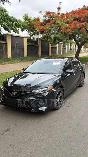 Toyota Camry SE FWD (2.5L 4cyl 8AM) 2018 Blue