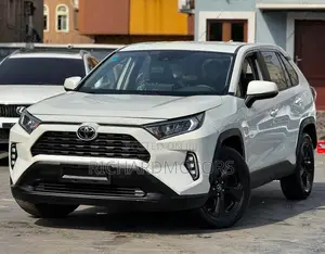 Toyota RAV4 Limited 2021 White