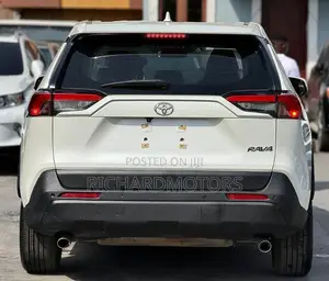Toyota RAV4 Limited 2021 White