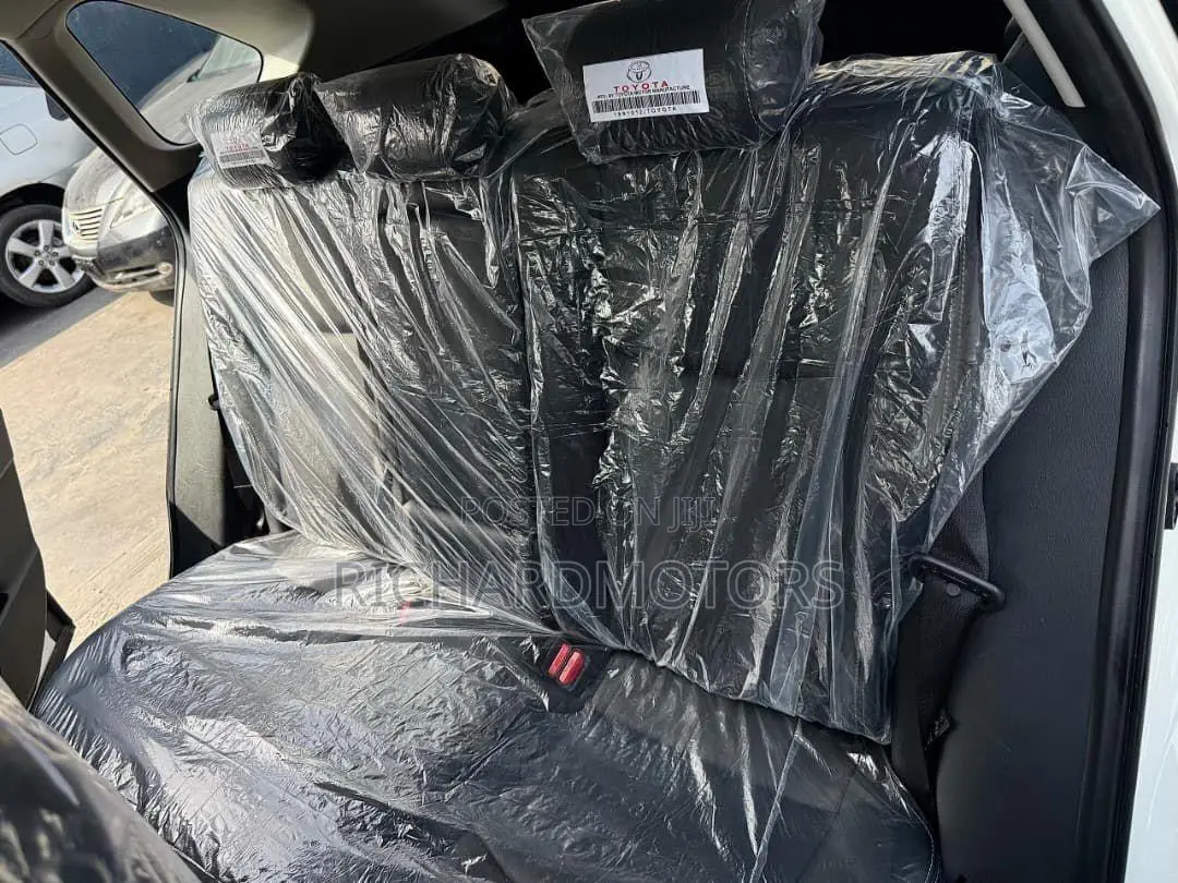 Toyota RAV4 Limited 2021 White